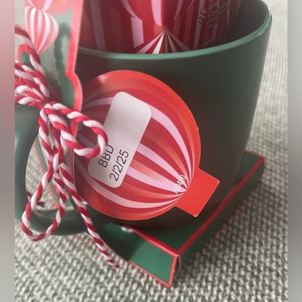 Starbucks Festive Holiday Blend Coffee Package with Green Mug - Picture 9 of 9